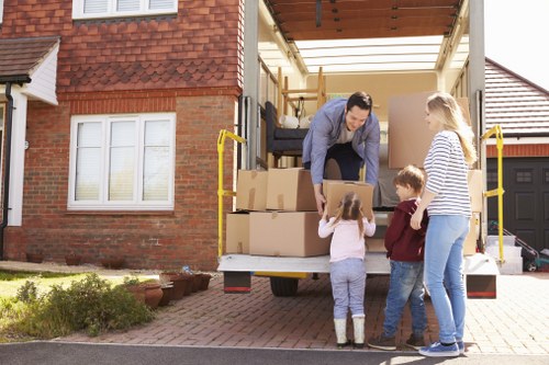 Moving truck service for homes and flats in Edgware